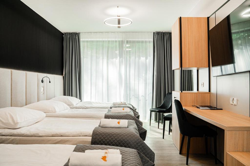 Postel nebo postele na pokoji v ubytování Grand Chotowa Hotel Spa & Resort