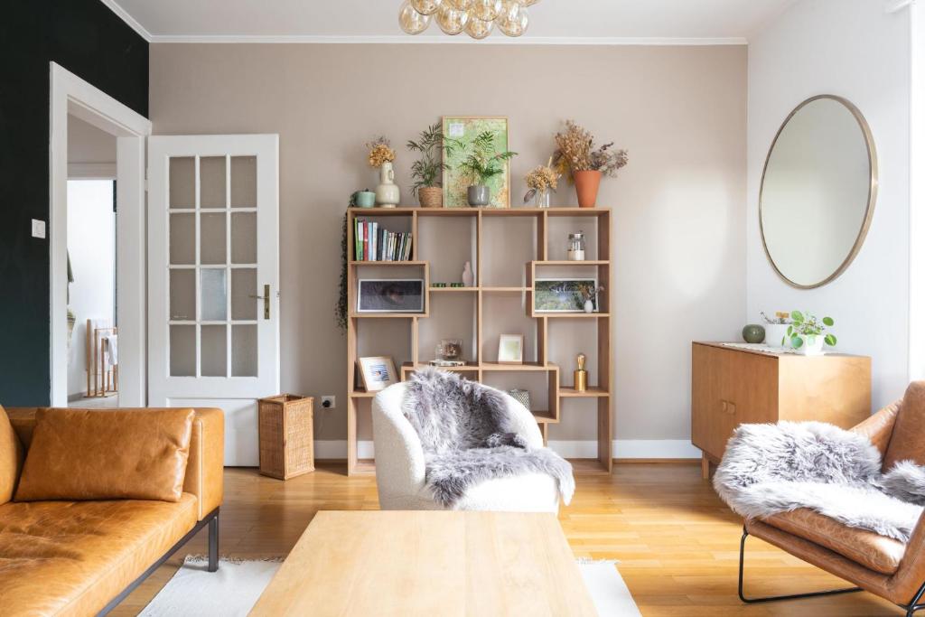 a living room with a couch and chairs and a table at Ulsibé in Schiltigheim