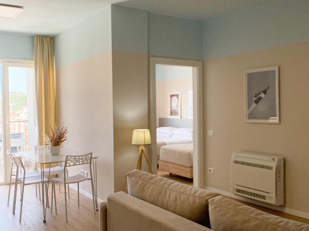 Un lugar para sentarse en Sea View - Cozy Nest Golem