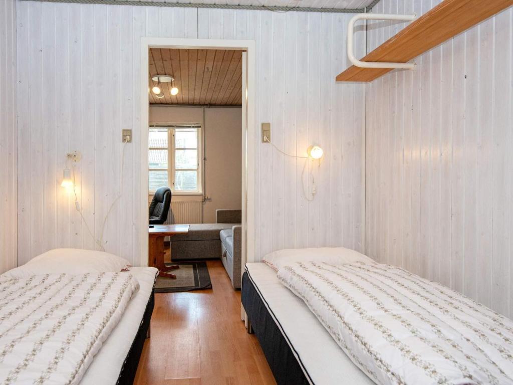 Postel nebo postele na pokoji v ubytování 4 person holiday home in Sydals