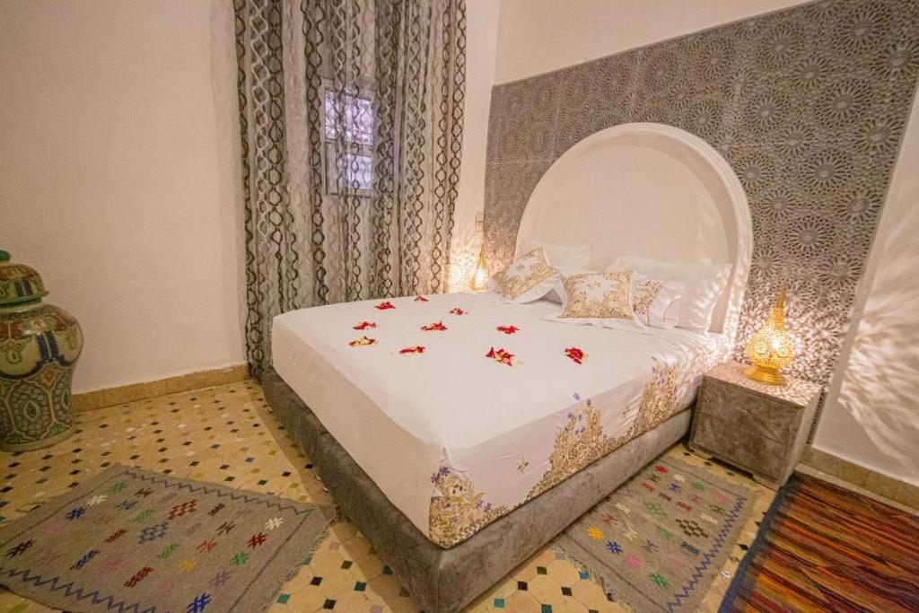 Postel nebo postele na pokoji v ubytování Riad Rayhana