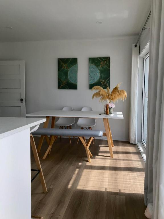 Fotografie z fotogalerie ubytování Bright & Comfy Stay in Newly Renovated Home with parking v Aucklandu