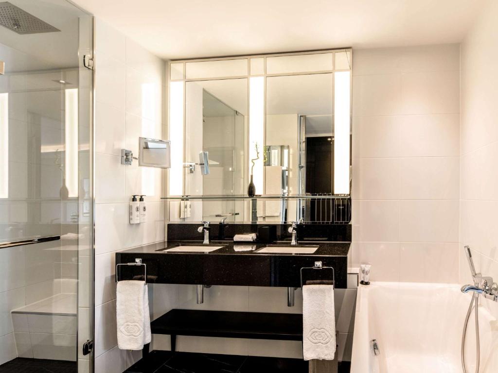 Koupelna v ubytování Sofitel Frankfurt Opera