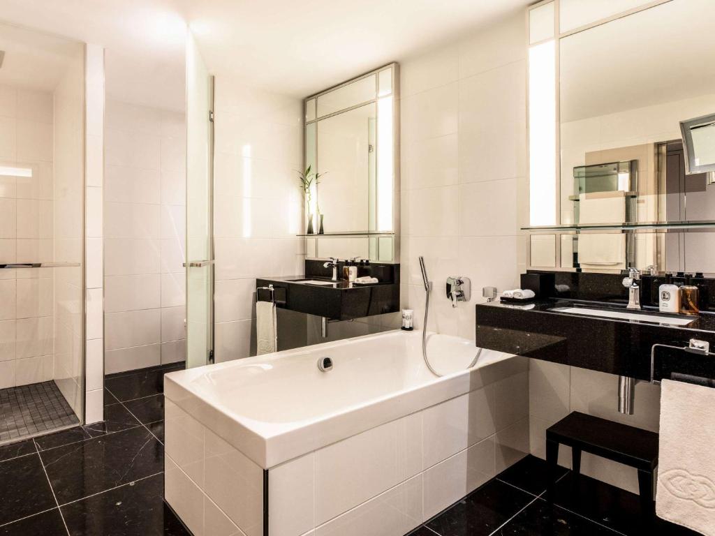 Koupelna v ubytování Sofitel Frankfurt Opera