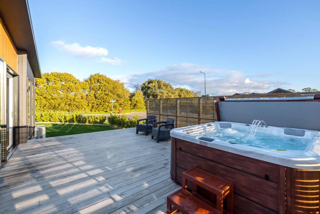 Luxe on Burgundy - Resim 15