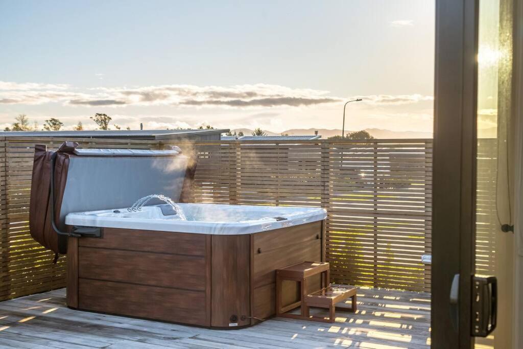 Luxe on Burgundy - Resim 13