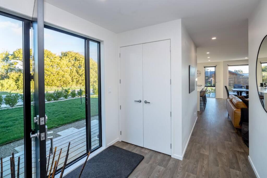 Luxe on Burgundy - Resim 16