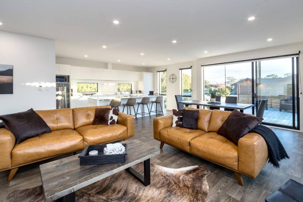 Luxe on Burgundy - Resim 23