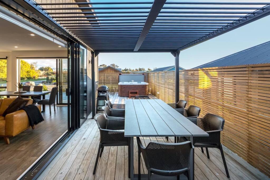 Luxe on Burgundy - Resim 8