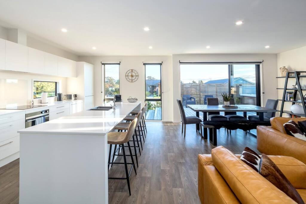 Luxe on Burgundy - Resim 18