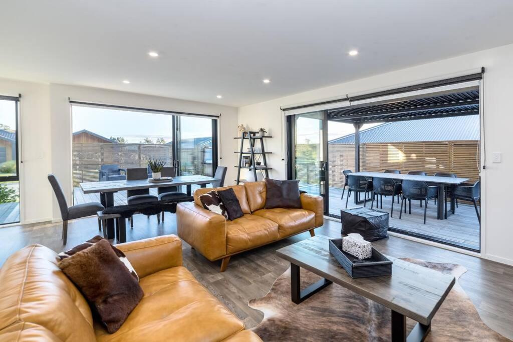 Luxe on Burgundy - Resim 22