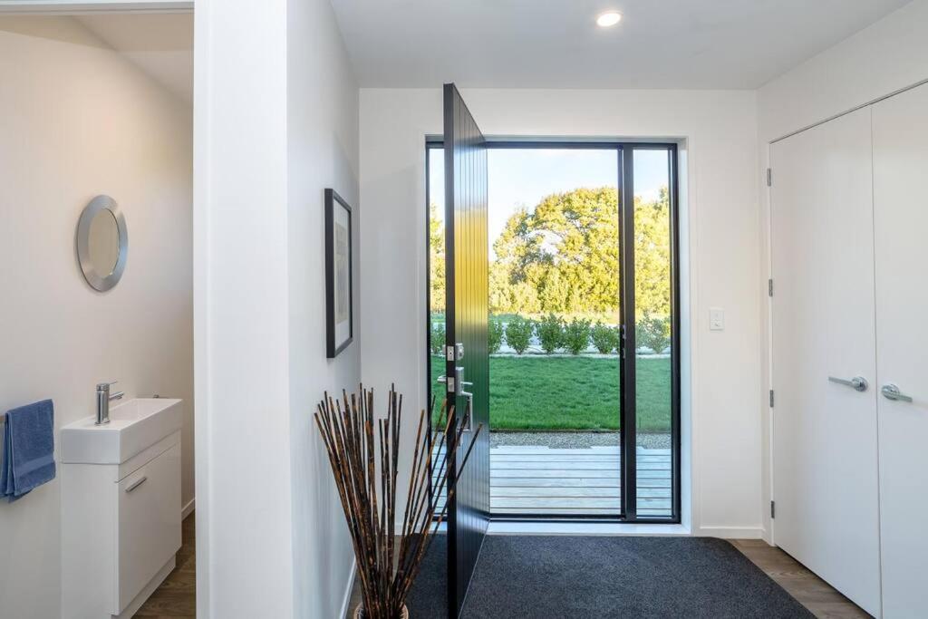 Luxe on Burgundy - Resim 17