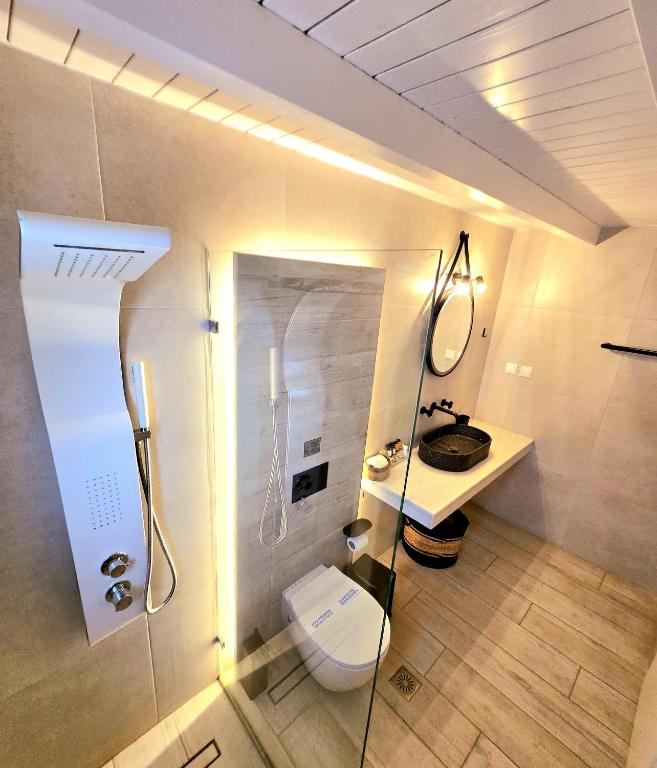 Koupelna v ubytování Aphrodite Boutique Hotel