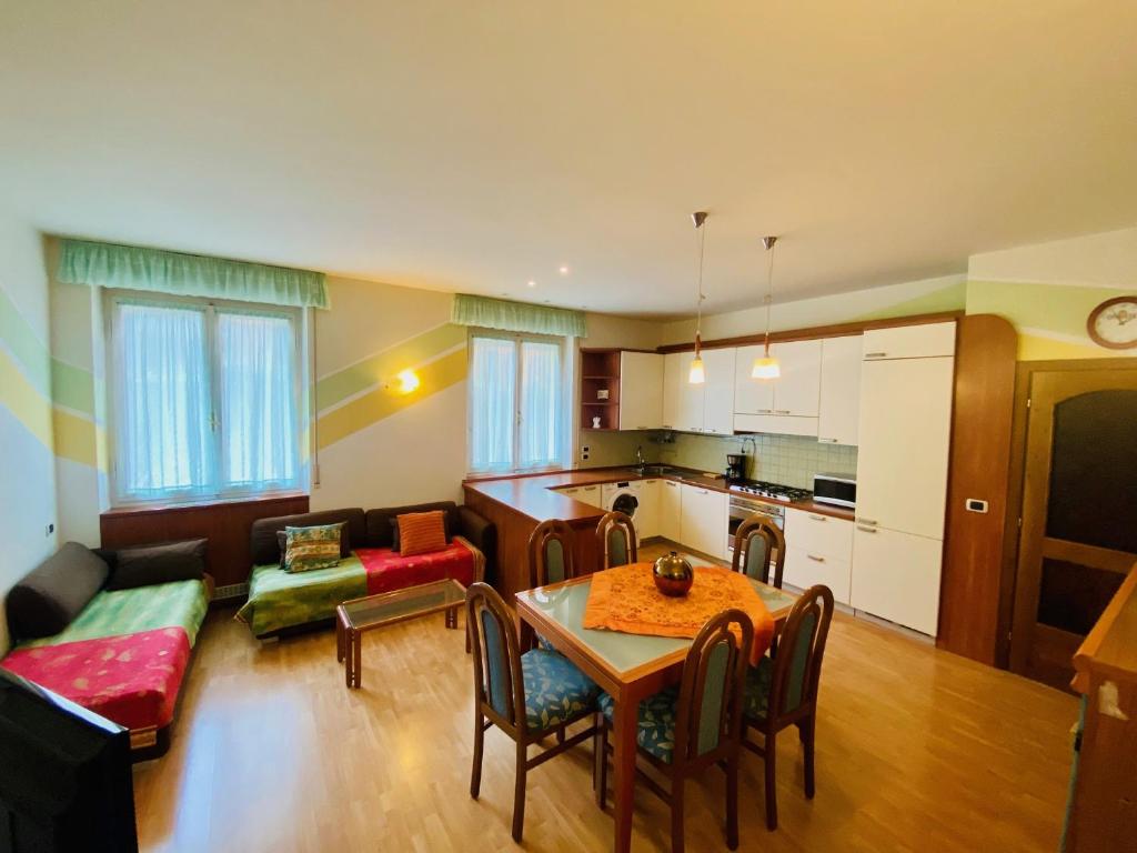 Kuchyň nebo kuchyňský kout v ubytování Hotel Ideal