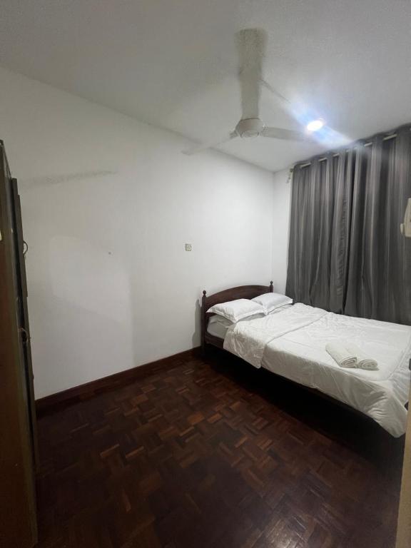 Postel nebo postele na pokoji v ubytování Country Homestay KK