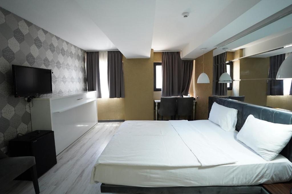 A bed or beds in a room at Time Hotel Mecidiyekoy