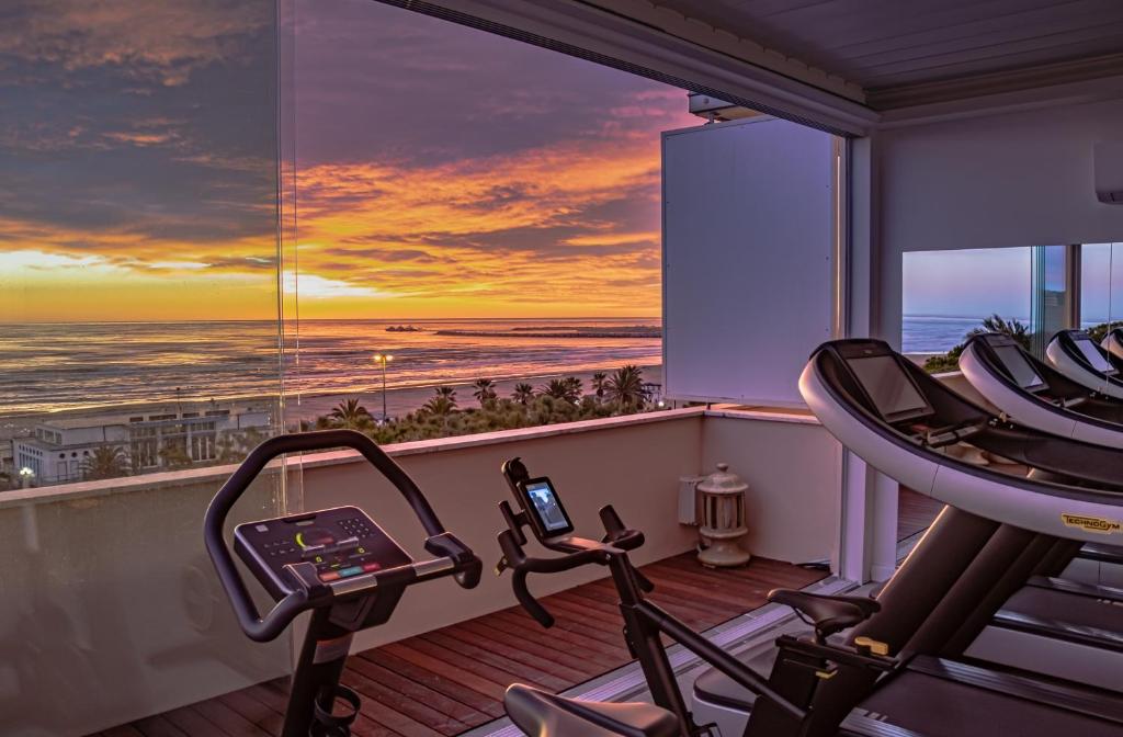 a gym with a view of the ocean at Hotel Cristallo in Giulianova