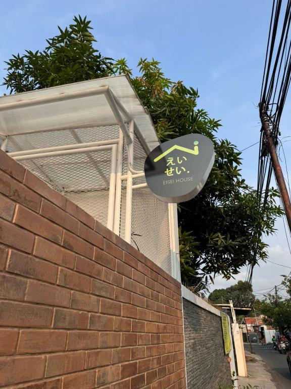 Certifikát, hodnocení, plakát nebo jiný dokument vystavený v ubytování Eisei House