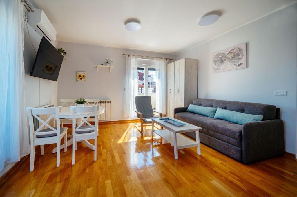 Μια τηλεόραση ή/και κέντρο ψυχαγωγίας στο Penthouse Belgrade