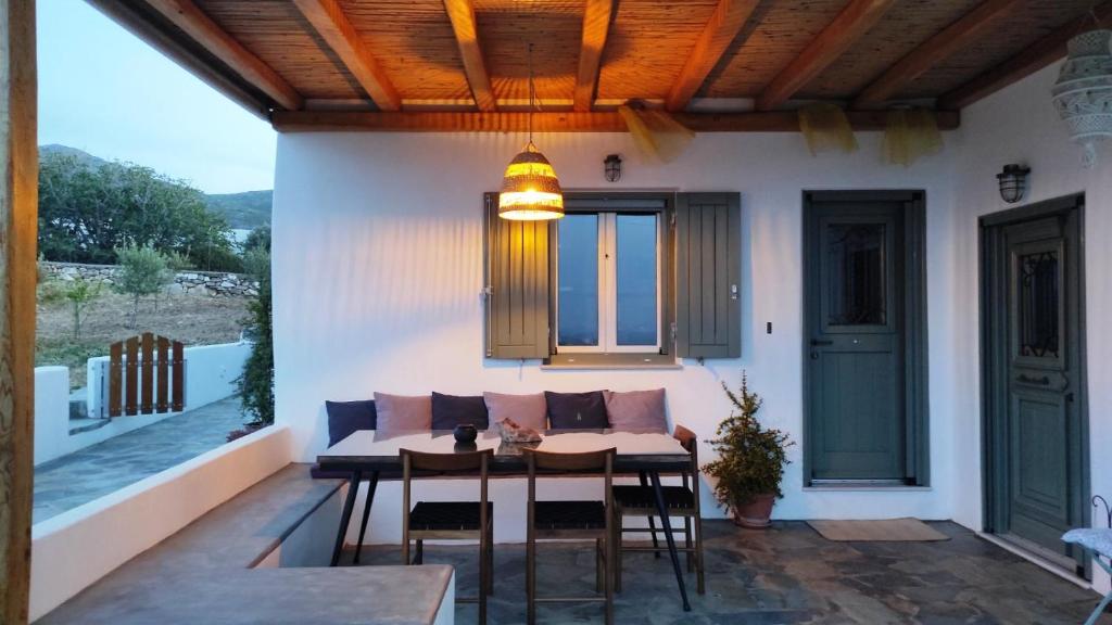 Balkon lub taras w obiekcie The old barn, Naousa Paros