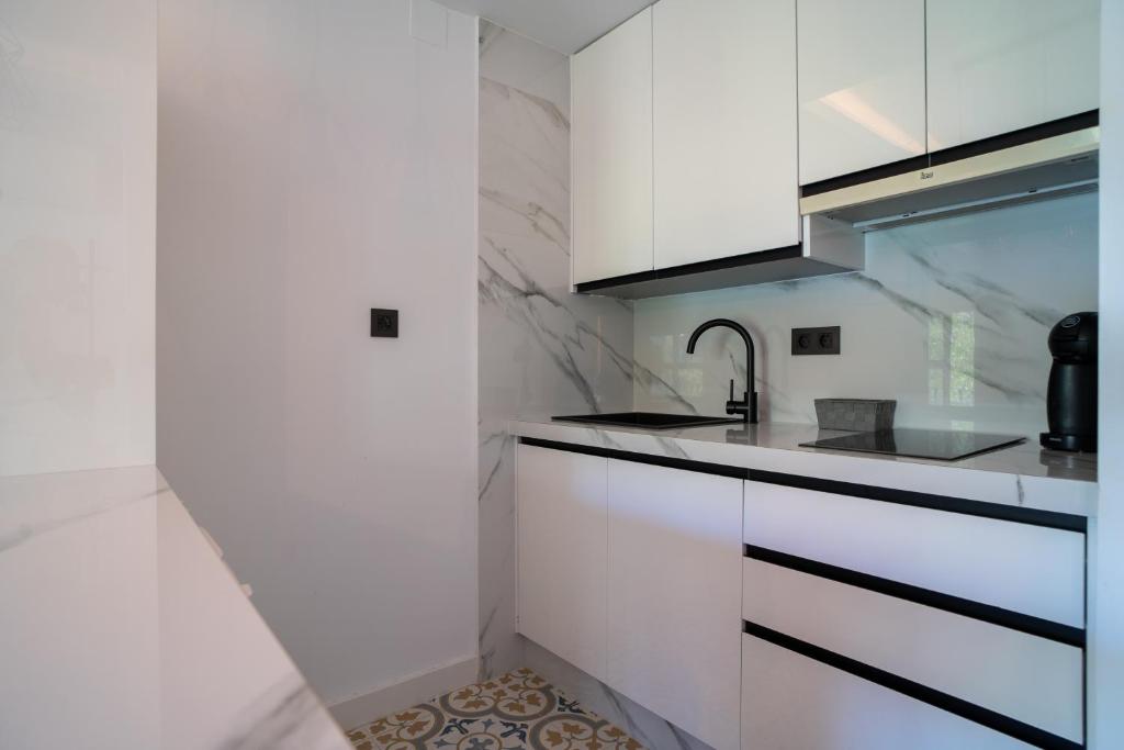Kuchyň nebo kuchyňský kout v ubytování Apartamento para dos a los pies de la Alhambra