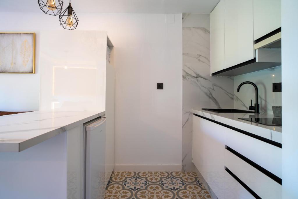 Kuchyň nebo kuchyňský kout v ubytování Apartamento para dos a los pies de la Alhambra