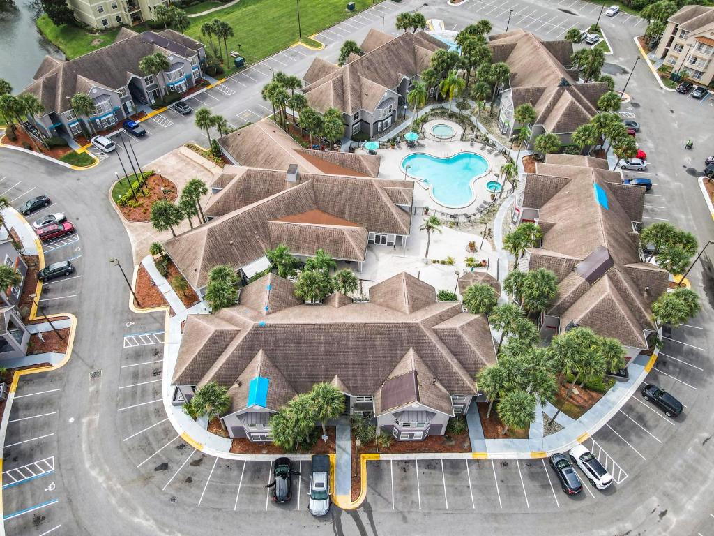 Πισίνα στο ή κοντά στο Be Our Guest! 1 Bedroom Condo Near Disney Parks!