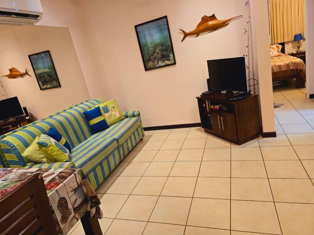 TV a/nebo společenská místnost v ubytování Condominio Coco Marindo #34