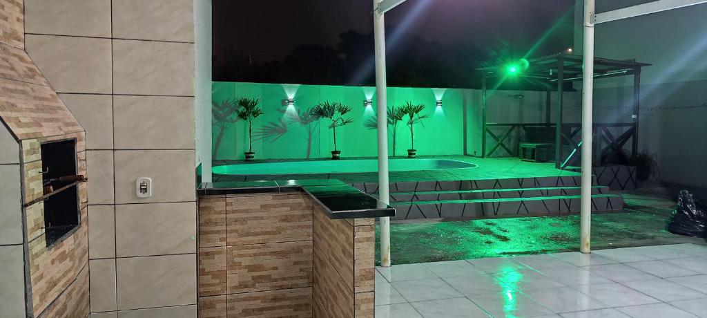 Ένα μπάνιο στο Casa na praia com piscina pontal do Paraná