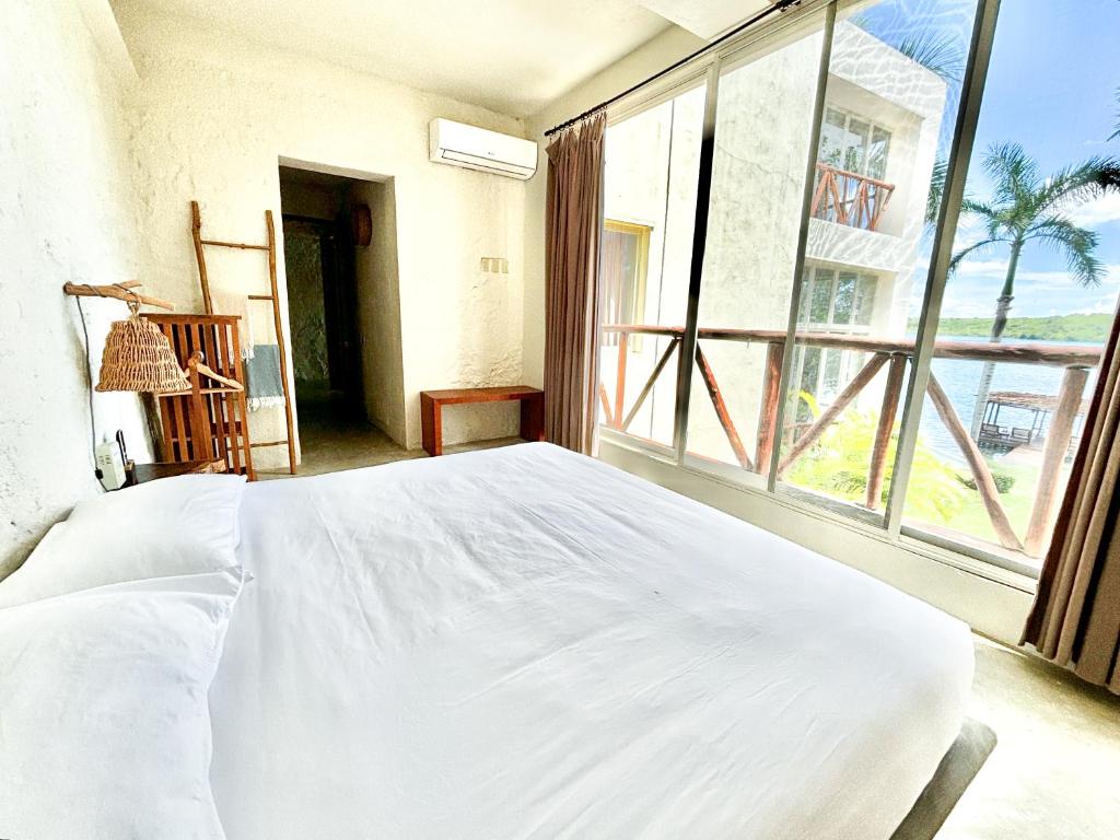 Postel nebo postele na pokoji v ubytování Villa Patos -Lagoon Front