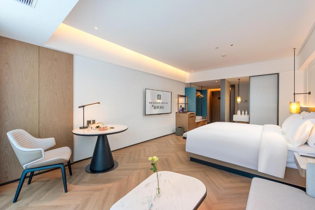 Postel nebo postele na pokoji v ubytování Mehood Lestie Hotel Pazhou Convention and Exhibition Center Branch - Free Shuttle Bus to Canton Fair Complex During Canton Fair Period