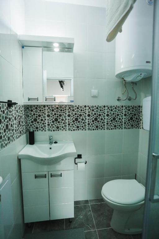 Koupelna v ubytování Apartmani Davidović