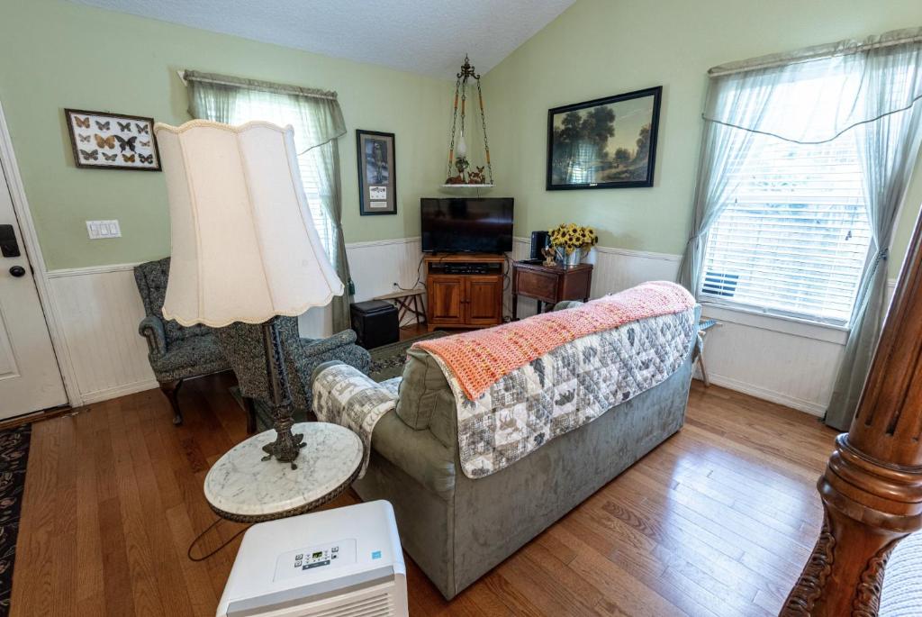 The Alling House photo