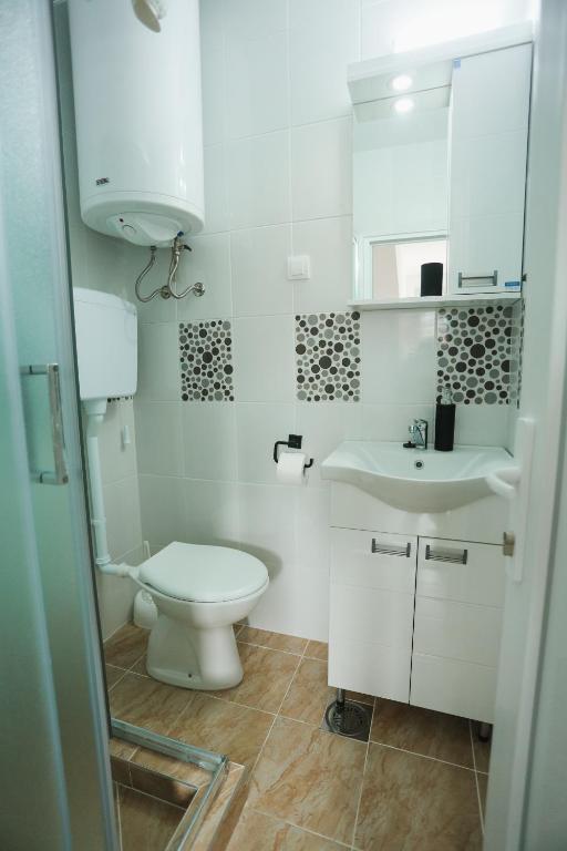 Koupelna v ubytování Apartmani Davidović