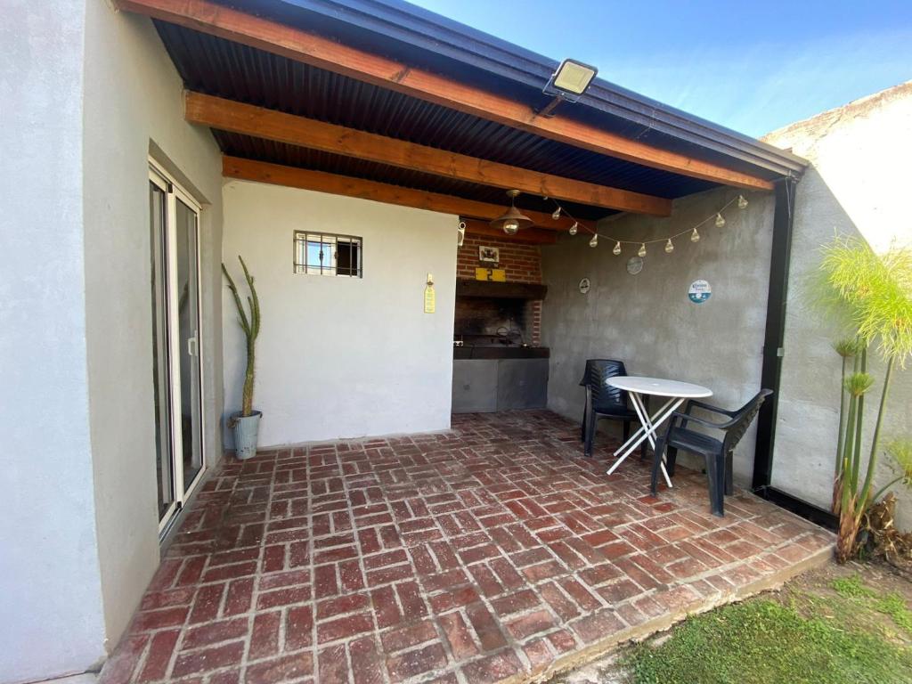a patio with a table and chairs next to a building at El descanso in Ramallo