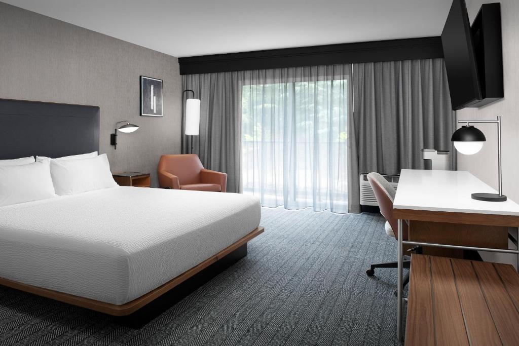 Postel nebo postele na pokoji v ubytování Courtyard by Marriott Portland Tigard