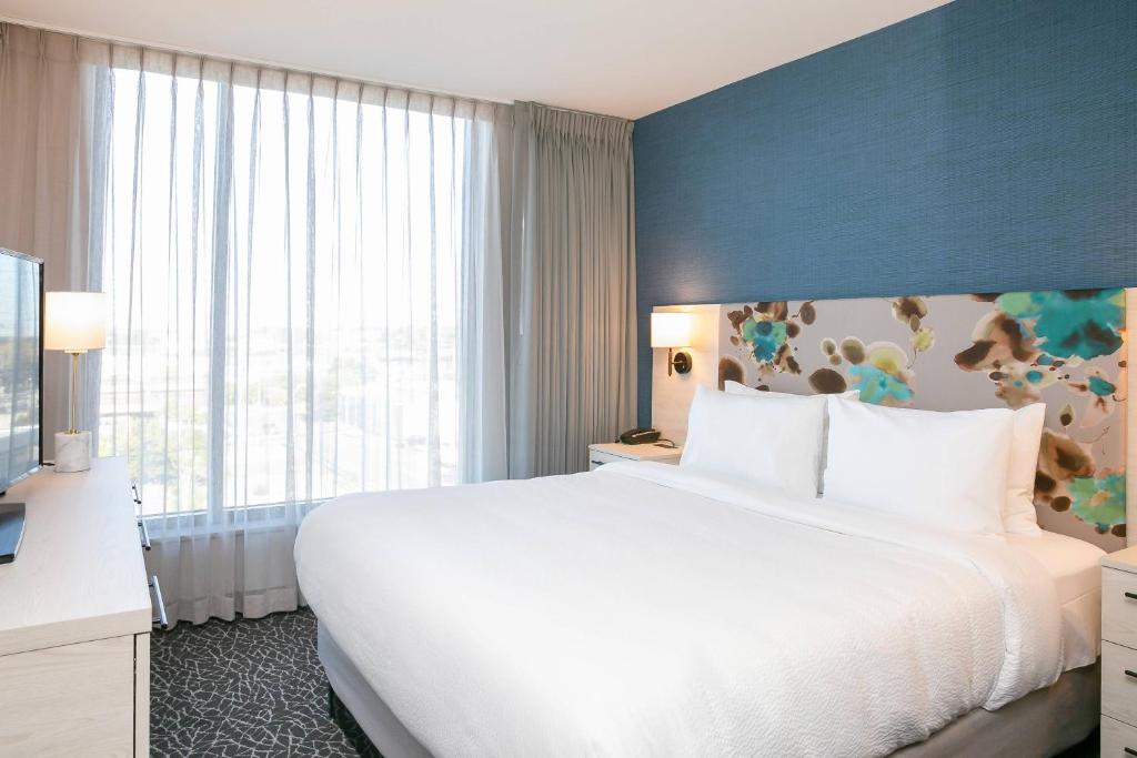 TownePlace Suites Nashville Downtown/Capitol District - Suite King De Una Habitación Con Cama Con Sofá Y Ducha Enrollable-Mobility Accesible