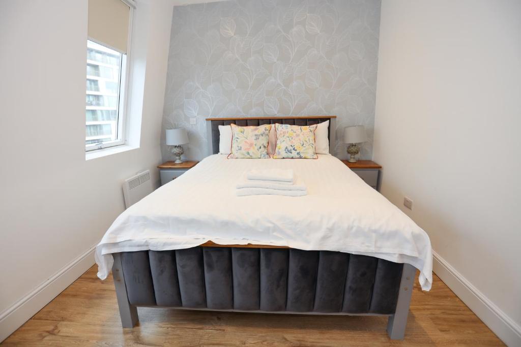 The Avonmore Olympia - Deluxe King Room