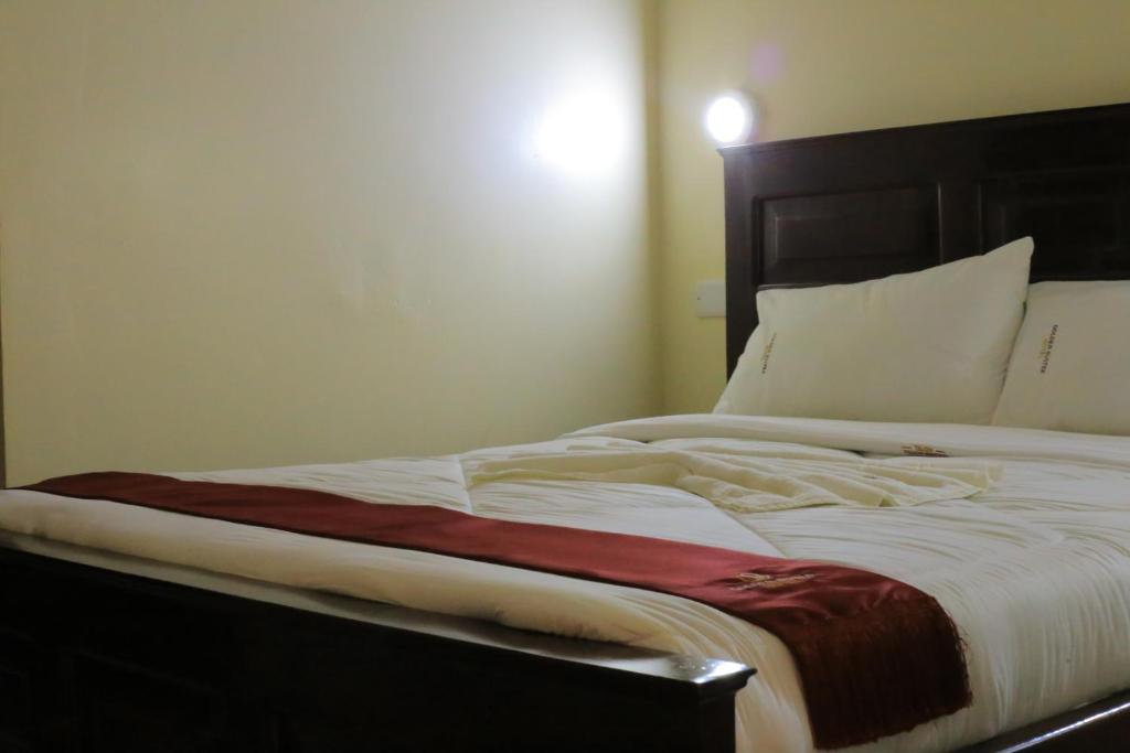 Postel nebo postele na pokoji v ubytování Golden Suites Hotel