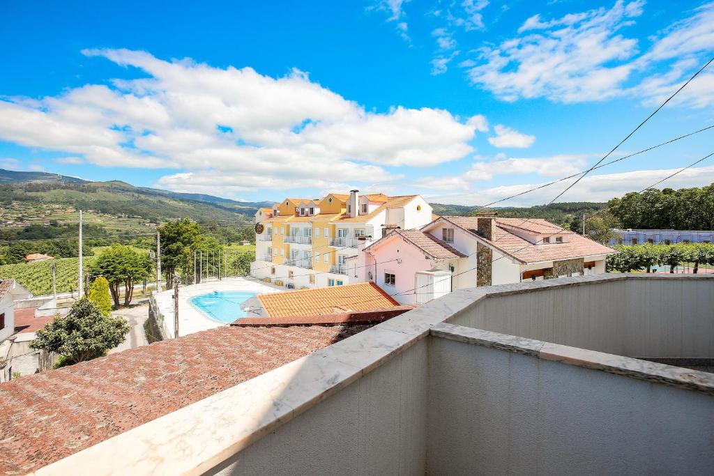 Nespecifikovaný výhled na hory nebo výhled na hory při pohledu z hotelu