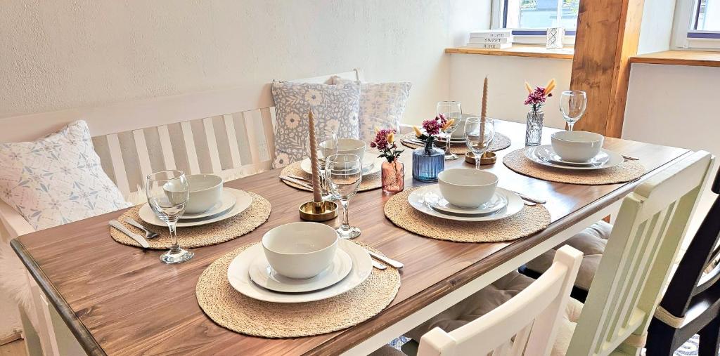 Apartment Südwind - Beautiful premium apartment with 2 bedrooms near Rhine Falls & Zurich Airport in Klettgau - Housity