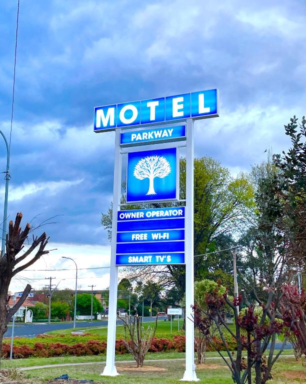 a sign for a morrill parking garage with a tree on it at Parkway Motel in Queanbeyan