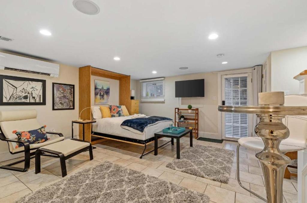 Gallery image of Stylish City Studio in the Heart of Capitol Hill in Washington, D.C.