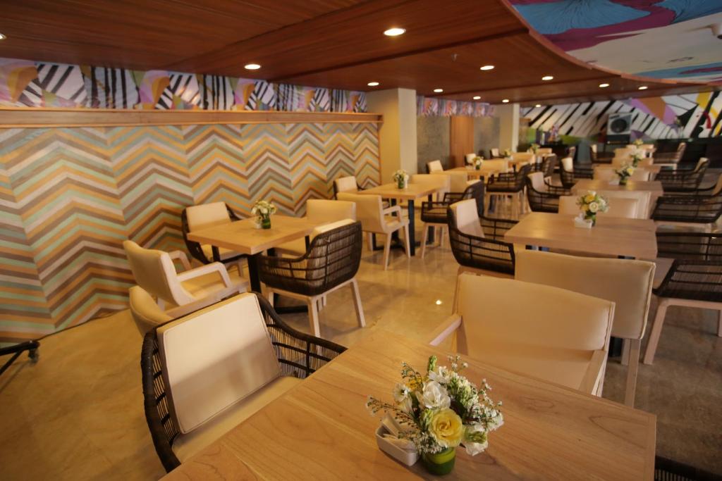 Restaurace v ubytování Bedrock Hotel Kuta