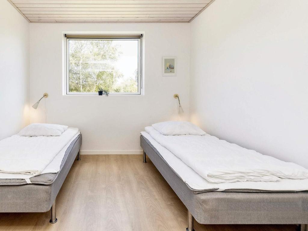 Postel nebo postele na pokoji v ubytování Holiday home Hals CIV