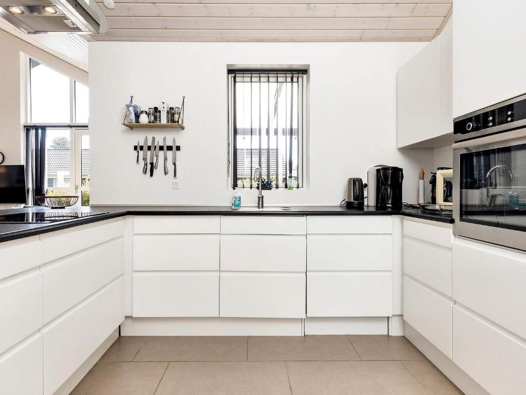 Kuchyň nebo kuchyňský kout v ubytování Holiday home Hals CIV
