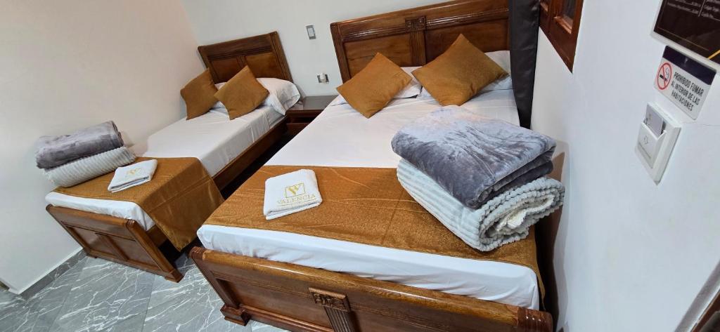 Postel nebo postele na pokoji v ubytování HOTEL EL VALENCIA
