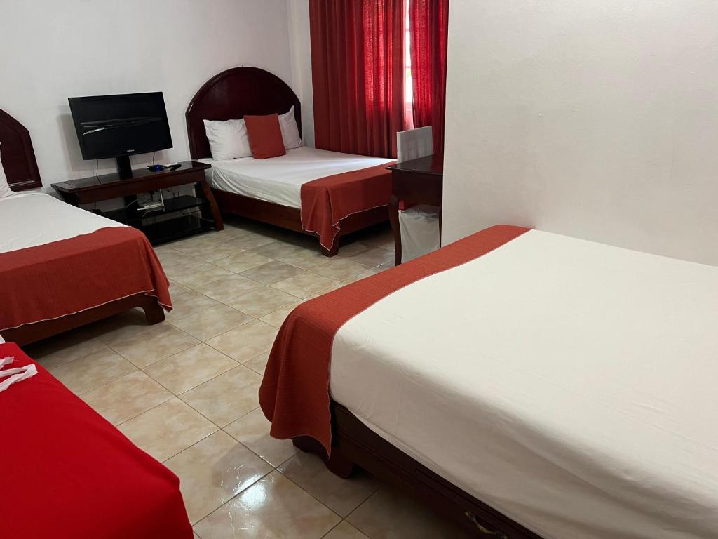Postel nebo postele na pokoji v ubytování Hotel Nuevo Amanecer