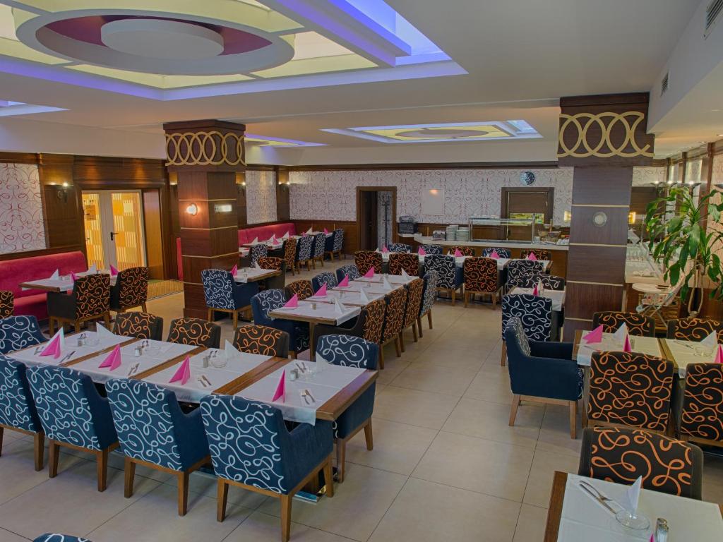 Restaurace v ubytování Airport Global Hotel, Olive INN
