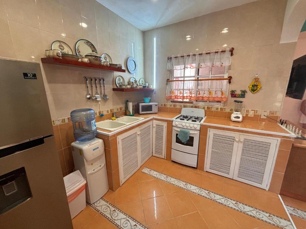 トゥルムにあるQuinta Luzの小さなキッチン(コンロ、シンク付)